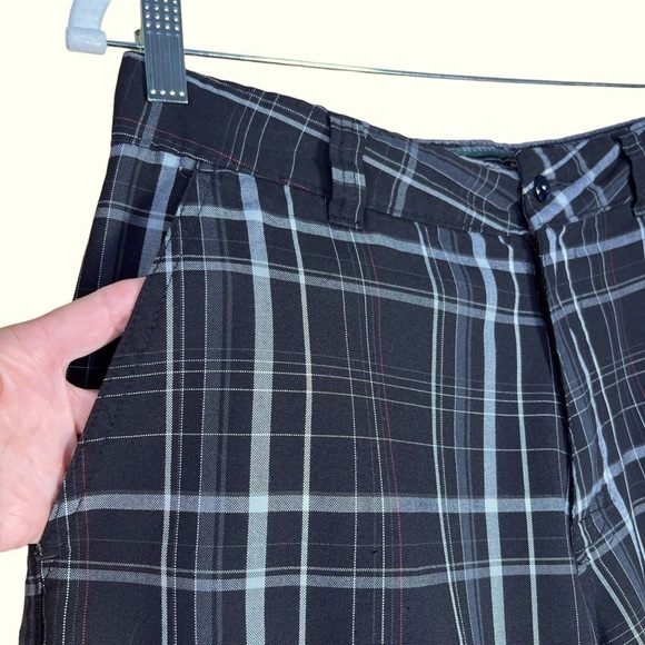 O’Neill Men’s Black & White Plaid Bermuda Length Shorts Size 30 EUC - Picture 3 of 10